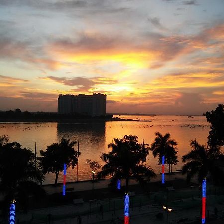 Bougainvillier Hotel Phnom Penh Bagian luar foto